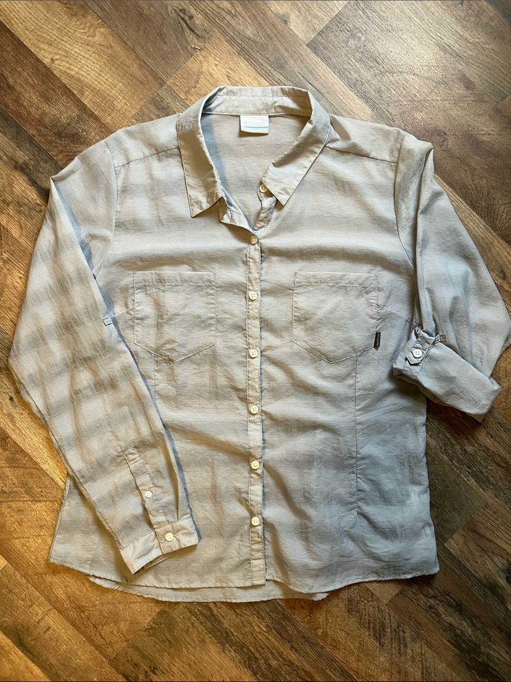Columbia Women’s Light Gray Button-Down Shirt